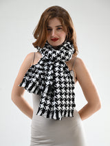 BLACK WHITE WOVEN STOLE